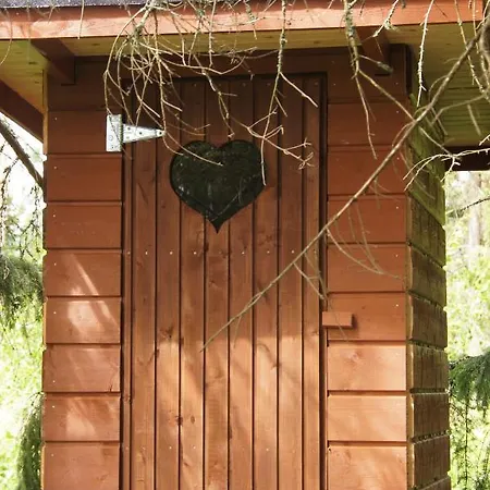 Campsite Puumajamajoitus Maaseudulla Tuorila