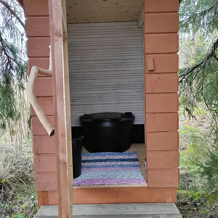 Leirintäalueet Puumajamajoitus Maaseudulla *