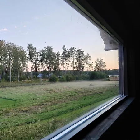 Leirintäalueet Puumajamajoitus Maaseudulla *