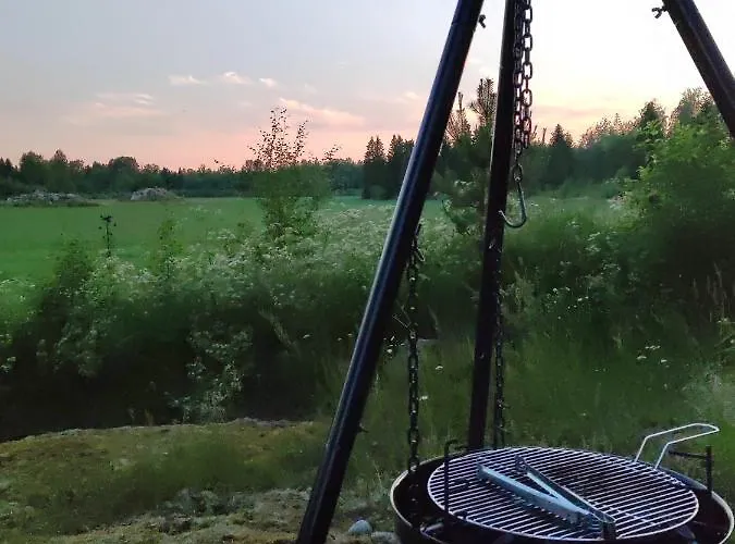 Puumajamajoitus Maaseudulla Kemping