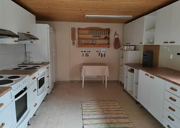 Kemping Puumajamajoitus Maaseudulla Tuorila