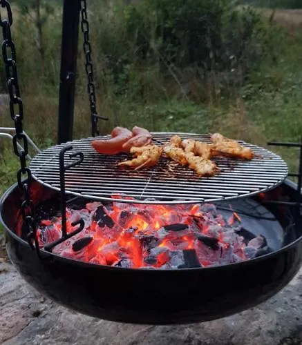 Puumajamajoitus Maaseudulla Tuorila