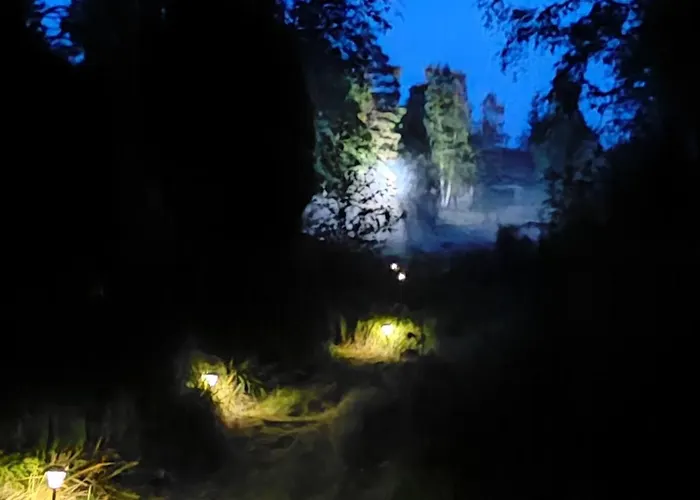 Puumajamajoitus Maaseudulla Tuorila