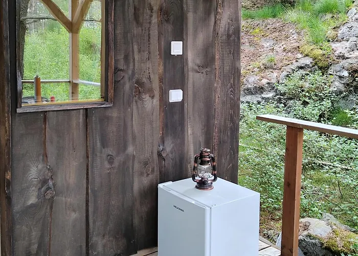 Puumajamajoitus Maaseudulla Kemping Tuorila